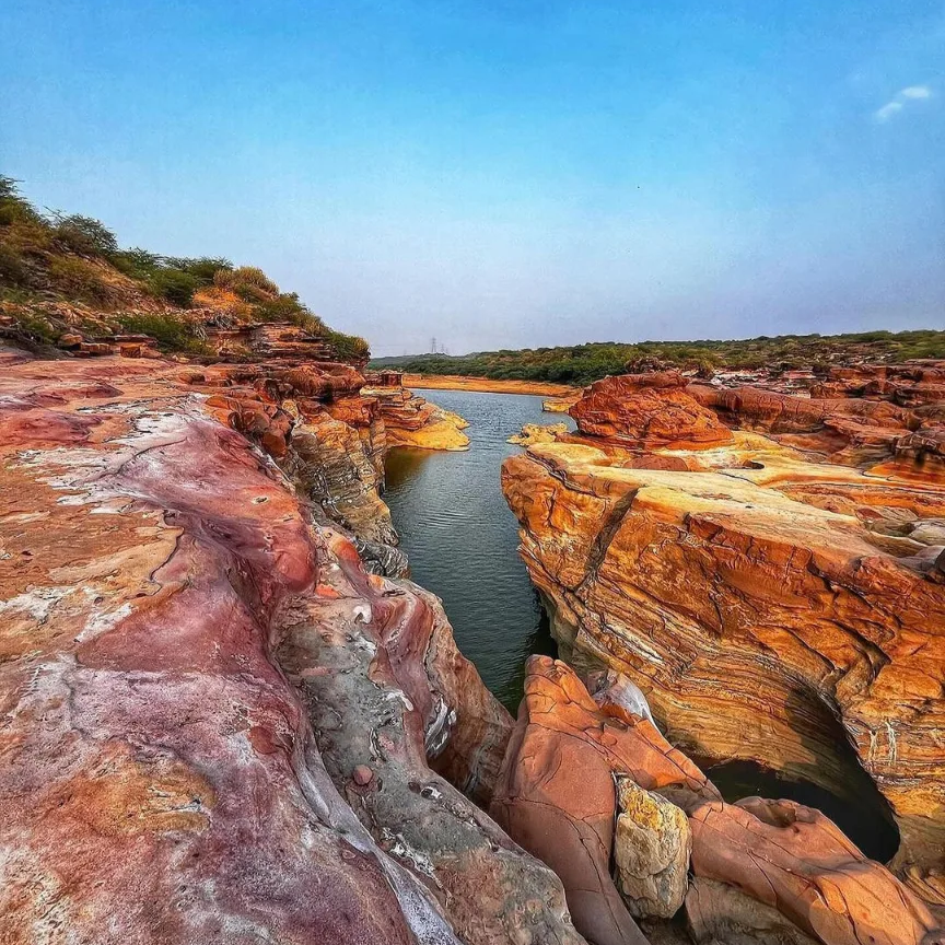 IndiaAesthetica's tweet photo. Kadiya Dhro canyon on Lyari Riverbed in Kutch, Gujarat 🟤🌊🇮🇳 https://t.co/I3CteBlJ2N