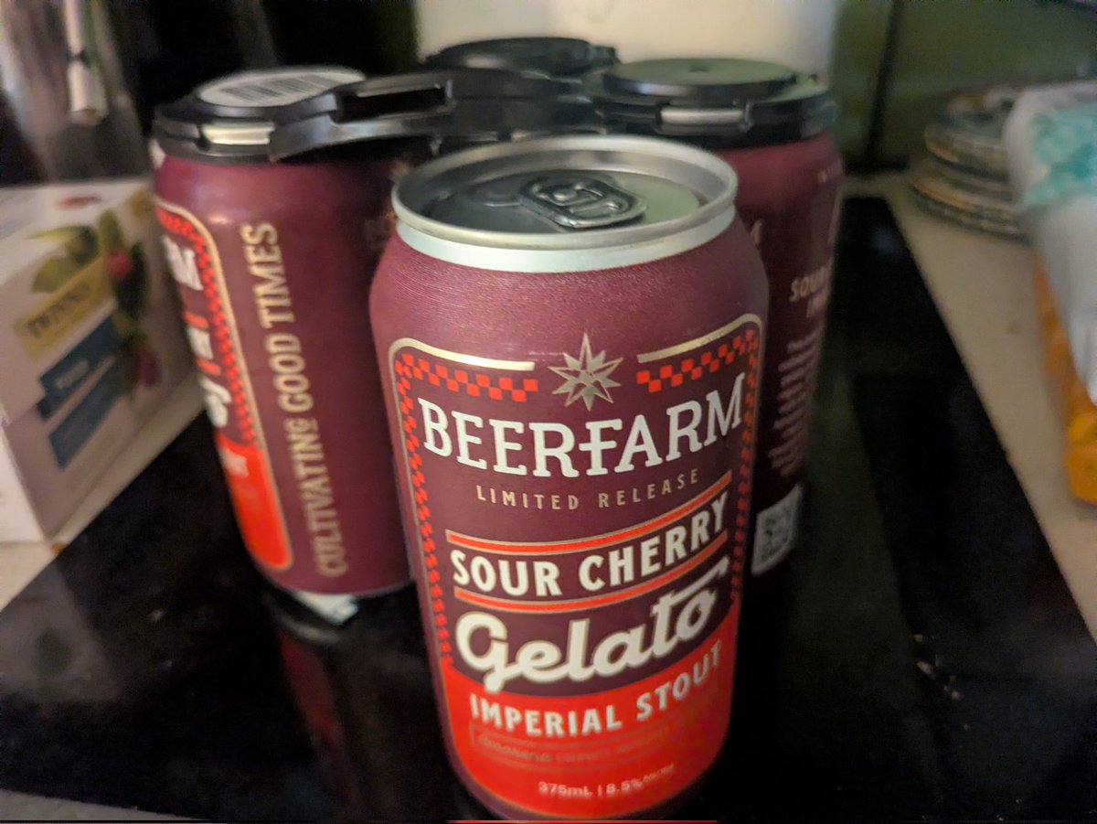 NominallyKat's tweet photo. Starting out with the nice stout my friend bought me whilst I'm still sober enough to enjoy it https://t.co/h48QyjoK4p