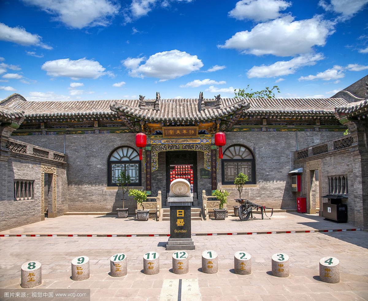 ningzhong3's tweet photo. 乔家大院是以明清晋商翘楚乔致庸家族宅院为核心的国家5A级旅游景区，该建筑群始建于清乾隆二十年（1755年），包含“四堂一园”共18个大院、41个小院、731间房屋，总占地面积26668.9平方米，呈双“喜”字型城堡式布局，被誉为"北方民居建筑史上一颗璀璨的明珠"。 https://t.co/mpL8Iv9Rto