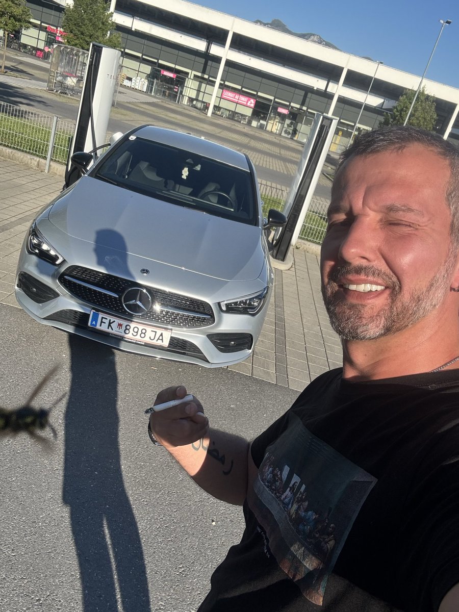can34er's tweet photo. This boys are hungry 🤣🤣🤣 https://t.co/yAxF4BrQNS
