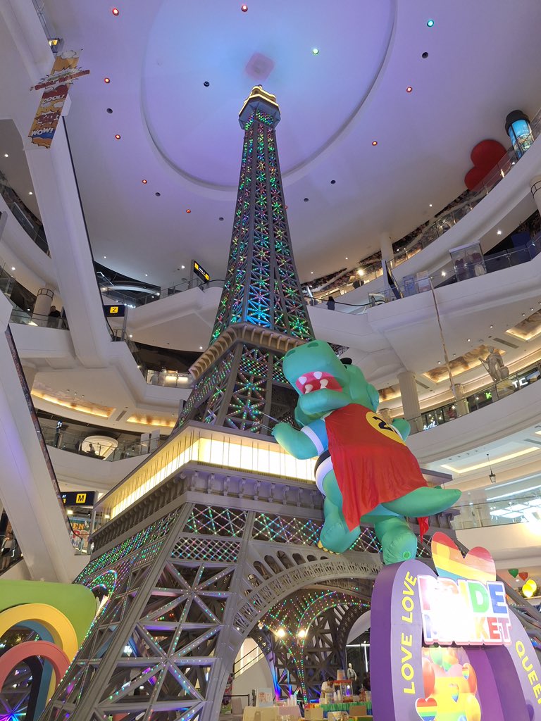 YeshIsHot's tweet photo. i never thought i would find an eiffel tower in thailand https://t.co/ZTQoKTufhu