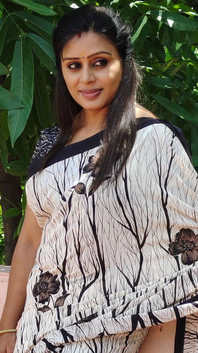 vishnuviews's tweet photo. Happy birthday @Latharao12 mam 😊👏👍
#happybirthdaylatharao
#hbdlatharao https://t.co/tkaaMaIEJB