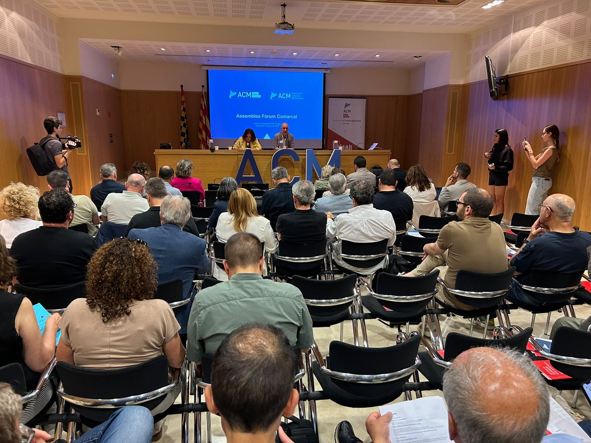 ACMunicipis's tweet photo. 📢 La presidenta del Fòrum Comarcal de l’ACM @SoniaGraciaxucl i el president del @ccplaurgell @paco197036 donen la benvinguda a la trobada del Fòrum Comarcal al Pla d’Urgell.

💬 Una jornada de treball i debat compartit entre presidències i gerències dels consells comarcals https://t.co/IRjRHyBLQ6