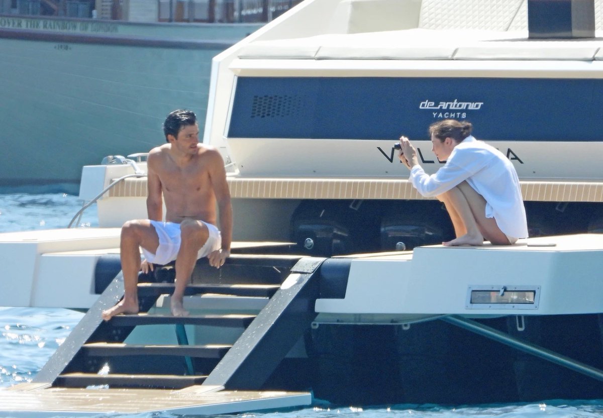 itsnotme_ari's tweet photo. Carlos and Rebe in Portofino, he was totally modeling for her 😭🤍✨ https://t.co/CqtQdT6sn5