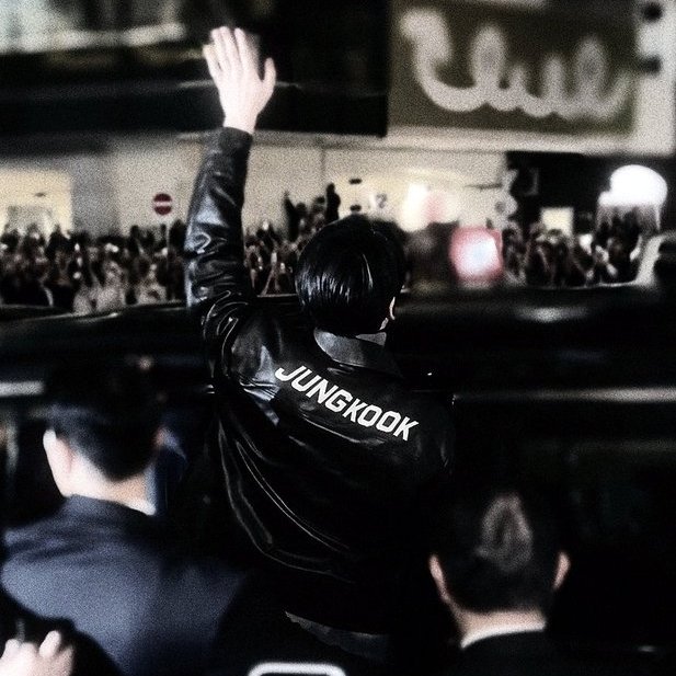 minniee_2113's tweet photo. F1 racer Jgk x Luxury Cafe Owner Jmn - #jikook #jikookau

Jmn had never cared for celebrities, so falling for an up-and-coming Formula One driver was never part of the plan.

It began with a cake. A small crew placed an order to celebrate their rising star, and Jmn drove an hour to deliver it himself+