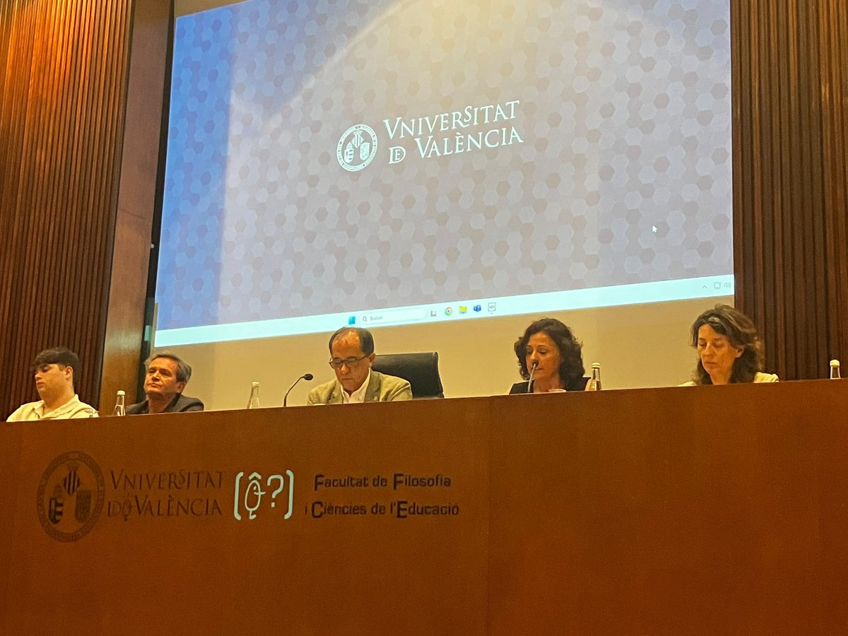 associatuv's tweet photo. Un absentisme de més del 50% de membres a la  convocatòria amb caràcter urgent del Claustre @UV_EG fa inviable la sessió i per tant impedeix que es vote el manifest en suport de la #VagaEducació #vagaindfinida Hi havia altres maneres, rector @juanluis_gandia!!! https://t.co/d5cUX5caNy
