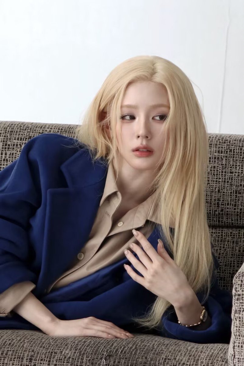 miyeonnews's tweet photo. #MIYEON, Hearts2Hearts, and Jannabi will appear as guests for the recording of the KBS2 special episode of 'The Seasons – Sung Si Kyung's Ear Boyfriend,' which will take place this afternoon at the multipurpose sports field in Jamwon Hangang Park in Seoul.

#미연 #아이들 #IDLE https://t.co/lgmrK83k69