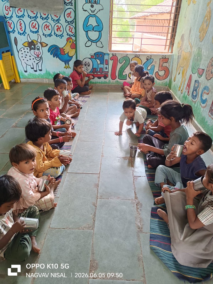 cdpobaria3's tweet photo. આજ રોજ દેવગઢ બારીયા ઘટક 3 ના આંગણવાડી કેન્દ્રમાં બાળકોને દૂધ અને સવારનો ગરમ નાસ્તો આપવામાં આવ્યો .
@mwcd
@cmoguj
@manisha_vakil
@pib
@RanjitIAS
@DahodDdo 
@CollectorDahod https://t.co/dGc41Y13Vk