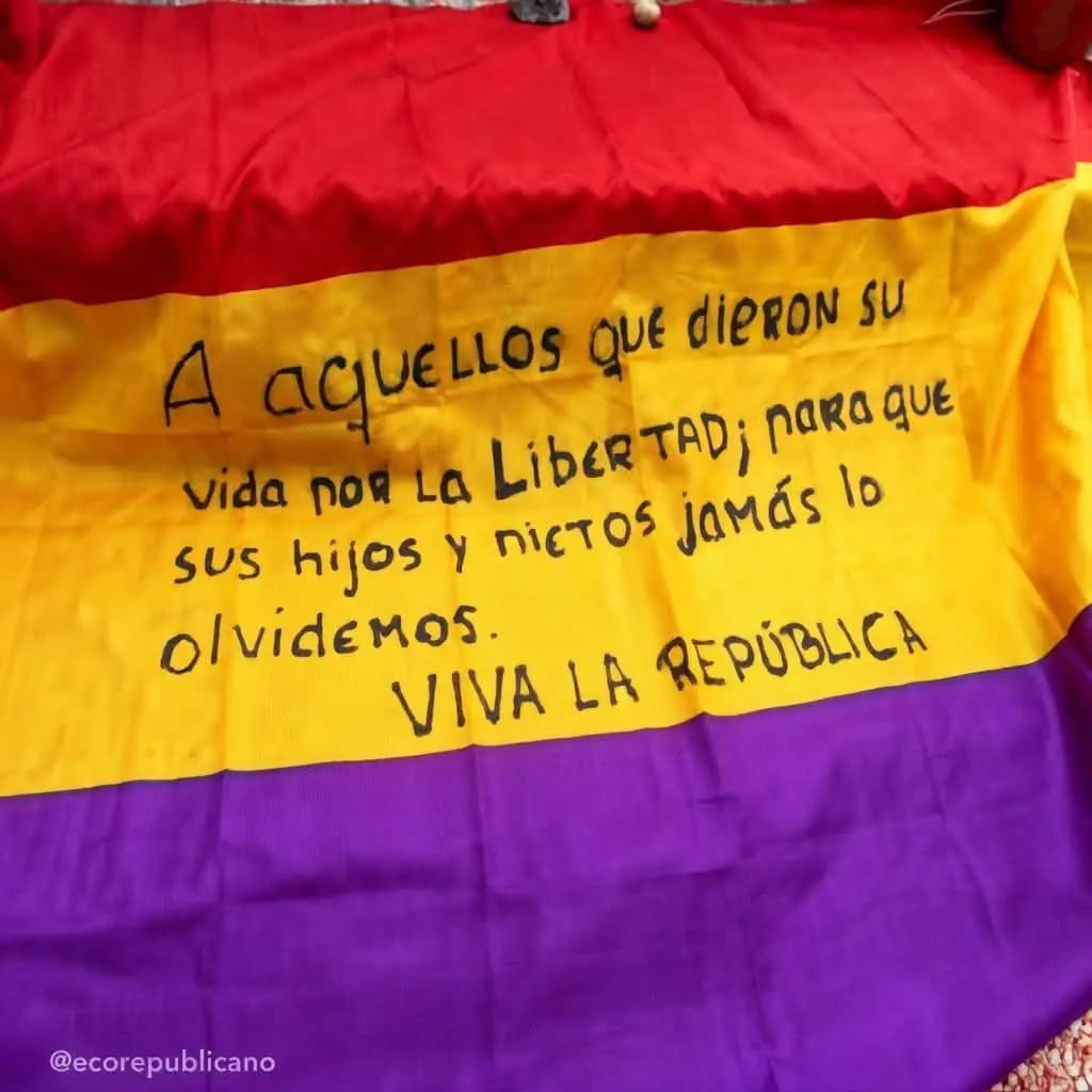 MHA85228220's tweet photo. Salud y República ❤️💛💜 https://t.co/Y6095K9JHt