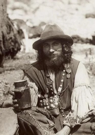 Euro5ivecapo's tweet photo. Some old photographs of the Romani from across Europe. https://t.co/B56CiS0xFH