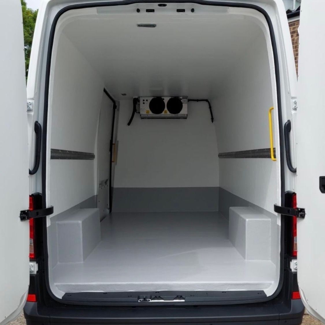 GlacierVehicles's tweet photo. We delivered this new Volkswagen Crafter LWB fridge van to a long standing customer in Fareham last weekend…
.
#staycoolwithglacier #glaciervehicles #refrigeratedvans #fridgevans #freezervans https://t.co/9zIrBLbrmG