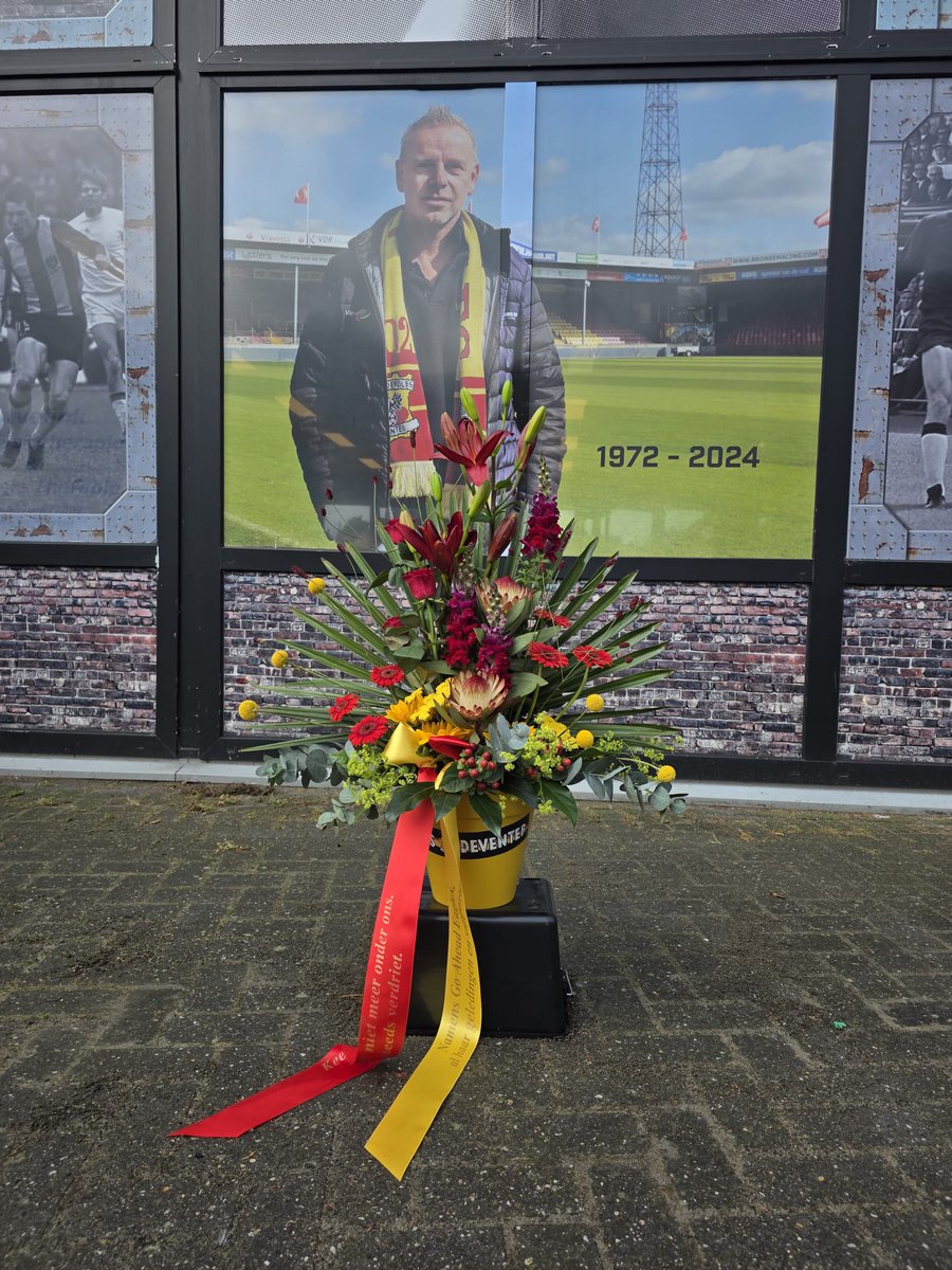 memorialgarden6's tweet photo. Vandaag 2 jaar geleden het ongelooflijke nieuws dat Kees Vierhouten is overleden. Nog steeds verdriet 🙏 ❤️💛
#kowet https://t.co/6SMlxurnN7