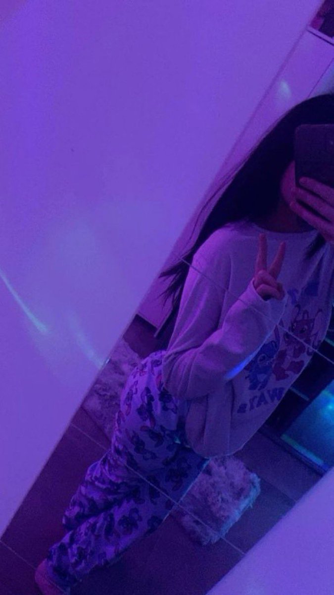 Itsddlovatohart's tweet photo. Be honest🥺 
if I followe‍d you and spammed y​our DMs with random pics would you block me?🙈 https://t.co/uuL9hRdCbh