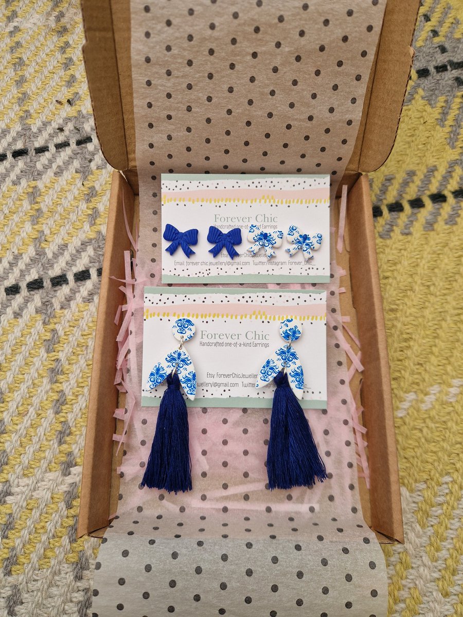 Forever_Chic__'s tweet photo. Packing your orders this morning 💙🐚🫶

I love that this orders was from the #BTPosse 🐶

https://t.co/Z1zdKrvohp

#Fridayspecial #Fridayfeeling #polymerclay #earrings https://t.co/yVxWyuKxYK