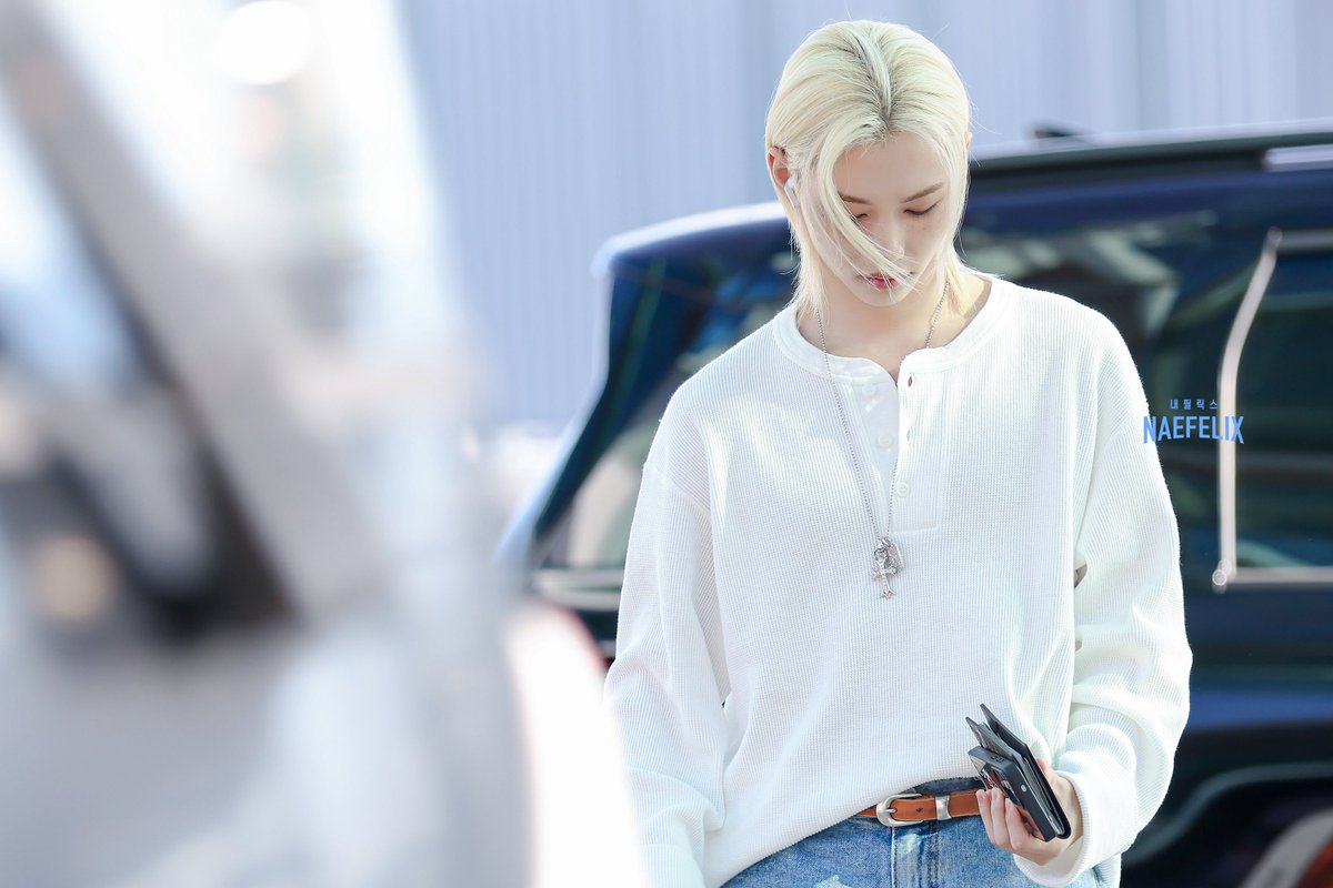NAE_FELIX's tweet photo. ✔️260605 인천국제공항 출국 🛫

🌬️🐥
🚌

#straykids #스트레이키즈 #felix #필릭스 #yongbok #용복 #NAEFELIX #내필릭스 https://t.co/Fu6UG5p6Kf