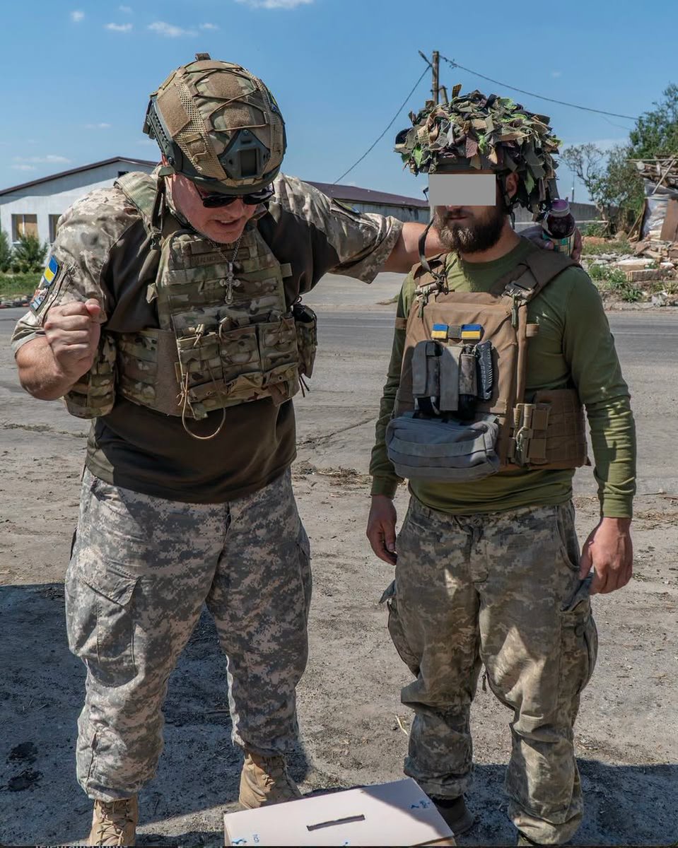 gmohnenko's tweet photo. Чергову, вже другу операцію, зробили моєму сину після важкого поранення.
Минулого тижня лікарі буквально збирали по частинах його ногу.Цього тижня нарешті провели складну операцію на руці.

Приват Банк 5168 7450 3570 8533
Монобанк 4441 1144 5346 3513
PayPal - g.mohnenko@gmail.com https://t.co/kxIn5UglEh