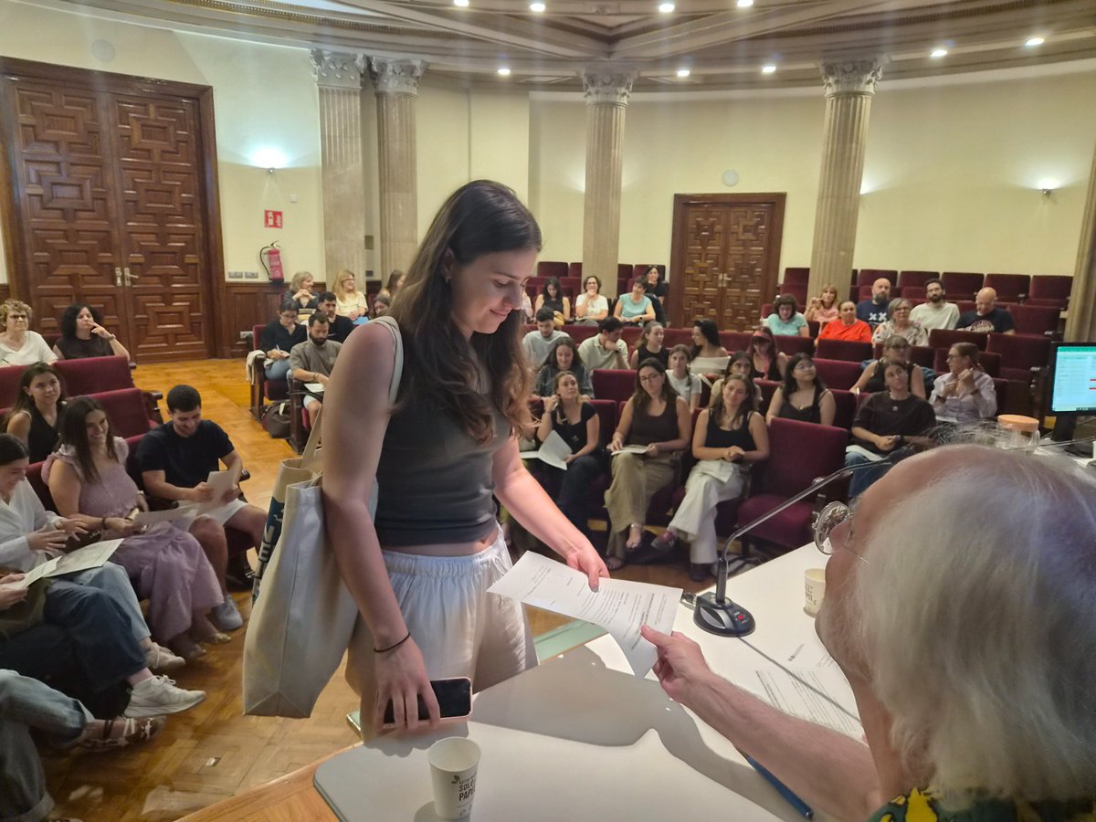 primariaicscat's tweet photo. 🩺La Unitat Docent Barcelona Ciutat-ICS ha incorporat la promoció 2026 de #ResidentsICS.

Està formada per 89 professionals: 57 de medicina i 32 d’infermeria, que inicien el recorregut cap a l’especialització en atenció familiar i comunitària.

Benvinguts a l'atenció primària! https://t.co/BxbeqyavRc