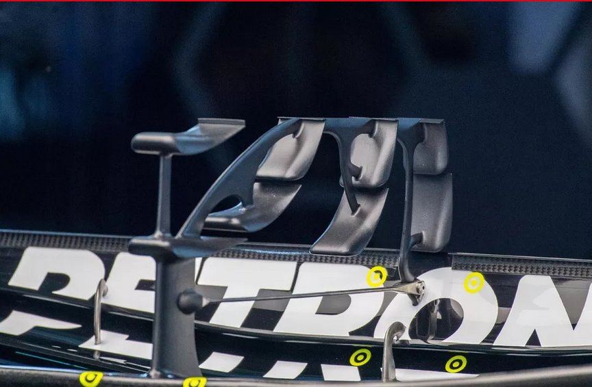 BoxBoxBananas's tweet photo. Monaco spec Mercedes rear wing just dropped.

No DRS. No straight-line mode. Just pure “please generate downforce between two yachts and a hotel lobby” energy.

This thing has more flaps than a banana stand in a hurricane. 🍌
#F1 #MonacoGP #MercedesAMGF1 #BoxBoxBananas #Formula1 https://t.co/EJvxIH7P85
