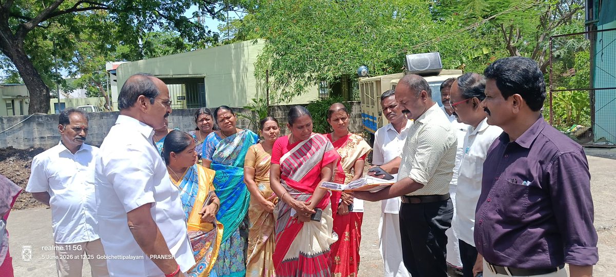 Commr_Gobi's tweet photo. இன்று கோபிசெட்டிபாளையம் நகராட்சியில் திடக்கழிவு மேலாண்மை விதி 2026 படி கோபிசெட்டிபாளையம் நகராட்சி ராமர் எக்ஸ்டென்ஷன் மற்றும் கரட்டூர் பகுதியில் உள்ள நுண் உரம் செயலாக மையம் (Micro Composting Centre) இல் குப்பைகளை தரம் பிரித்து அதை உரமாக மாற்றுவது, https://t.co/ScFUE5mqgs