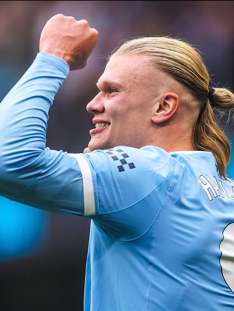 wizedgent's tweet photo. BREAKING: THE SIX NOMINEES FOR THE MEN’S PFA PLAYER OF THE YEAR REVEALED 🚨

The nominees include: Rayan Cherki, Bruno Fernandes, Erling Haaland, David Raya, Gabriel, and Declan Rice 🏆

( Source:@SkySportsNews ) https://t.co/gsjd4SMYLz