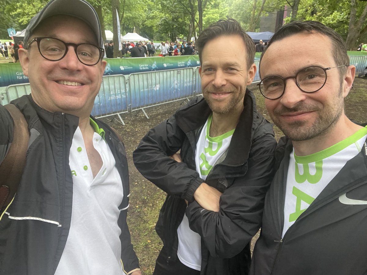 BARMER_BB's tweet photo. 🏃♀️🏃♂️ #TEAMStaffel im Berliner #Tiergarten: 5 km pro Person, aber nur gemeinsam ins Ziel 💚 Die #BARMER war mit starken Teams dabei. Das zeigt: #Erfolg entsteht im #Team !🤝 Gerne nächstes Jahr wieder...!
#Berlin #Teamgeist #Gesundheit #BARMER #GKV https://t.co/AWQI9Tq3ze