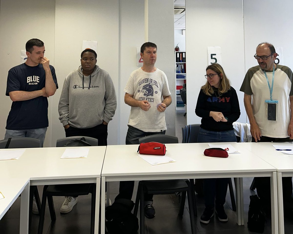 PIFE_'s tweet photo. ¡Cómo nos mola el taller “Socializar mola”! 😄

Un espacio para descubrir que conectar con los demás suma… y mucho, pero sobre todo para llevarse herramientas prácticas para autogestionar su propio ocio y ganar autonomía en el día a día 💪 https://t.co/12GUefW6xl