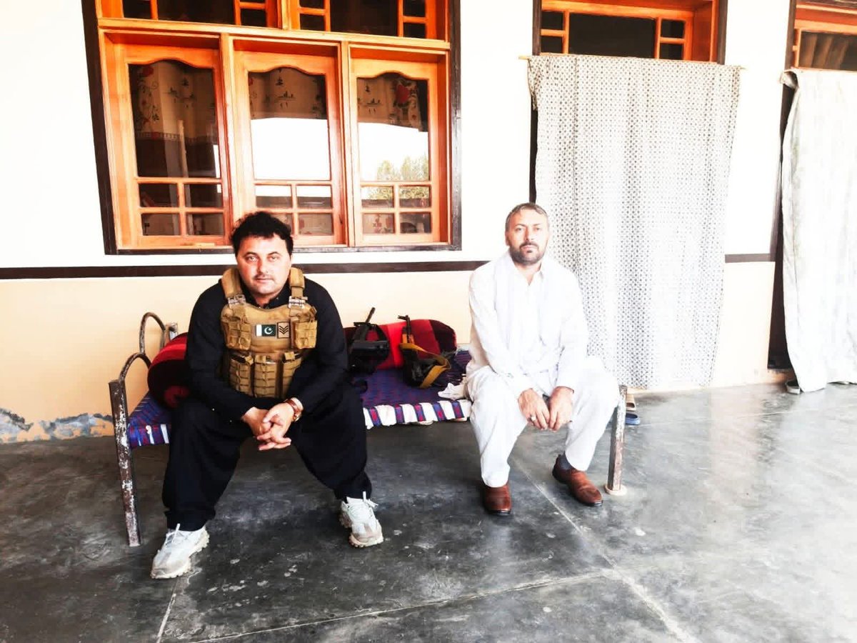LalWazir19's tweet photo. جنوبی وزیرستان: کڑیکوٹ بازار میں نامعلوم افراد کی فائرنگ
جنوبی وزیرستان: فائرنگ سے ملک جمیل وزیر  کے دو بیٹے جاں بحق جبکہ ایک راہگیر زخمی پولیس 
جنوبی وزیرستان:جاں بحق ہونے والوں میں معین الدین اور نوید شامل ہیں 

جنوبی وزیرستان:نعشیں اور زخمی کو ہسپتال منتقل کر رہے ہیں 
1/ https://t.co/2Wj52uShKN