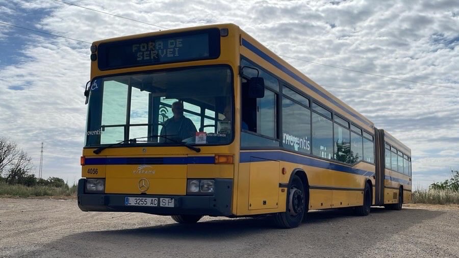 busosarca's tweet photo. Nova incorporació a la col·lecció d’ARCA! Es tracta d’un Mercedes-Benz O405GN2 amb carrosseria Hispano Carrocera que fins fa pocs mesos ha estat circulant en Autobusos de Lleida (@MoventisInfo).
Es tracta d’un vehicle únic al ser un O405GN2 de 4 portes amb aquesta carrosseria. https://t.co/kifXfSal0x