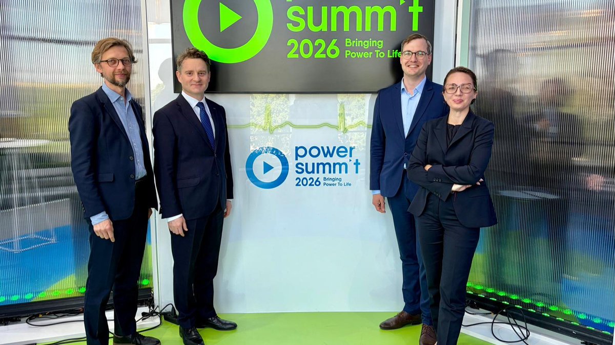 Grupa_PGE's tweet photo. Wiceprezes Rady Zarządzającej Polskiego Komitetu Energii Elektrycznej (@_PKEE_ ) oraz Wiceprezes Zarządu ds. Regulacji PGE Polskiej Grupy Energetycznej @Laskowski_Mar  jest w Helsinkach, które w ostatnich dniach stały się centrum debaty o przyszłości europejskiej energetyki. Podczas @Eurelectric #PowerSummit26 wyraźnie widać, że tempo transformacji w #UE będzie zależało m. in. od inwestycji w sieci, magazyny energii i cyfryzację.