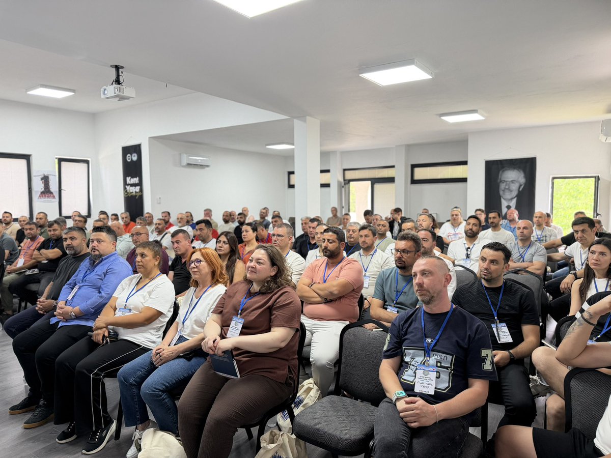 DiSK_Genel_is's tweet photo. İşyeri Sendika Temsilcileri Eğitimlerimiz devam ediyor.

Eğitim programlarımızın sekizinci grubunda yer alan İstanbul And. Yakası 2 Nolu, Antalya , İzmir 7, Edirne ve Artvin Şubelerimizin temsilcilerinin katılımıyla eğitim programımız başladı.

Temsilcilerimizin sendikal bilgi ve birikimleri ile sınıf bilincini güçlendirmeyi amaçlayan eğitimlerimiz sürüyor✊