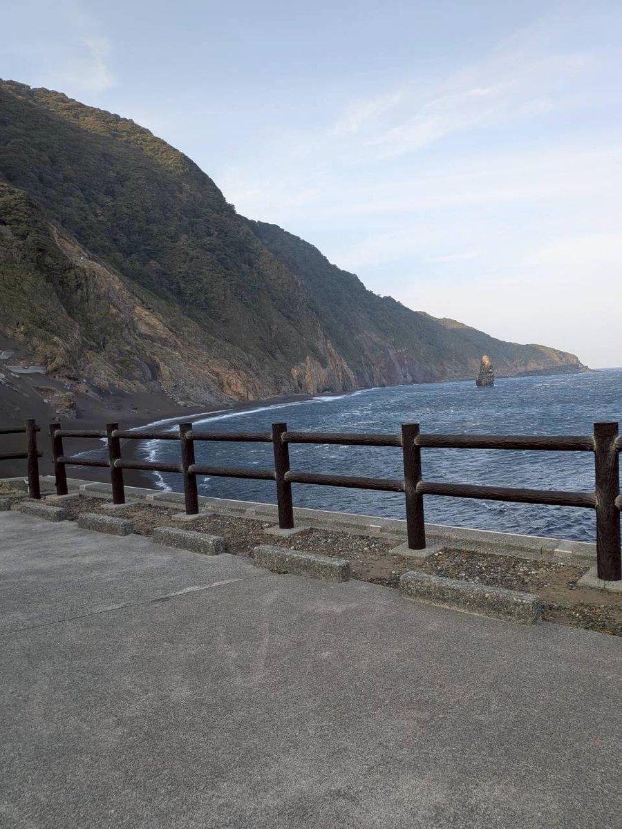 Spring_Loops's tweet photo. ずっと行きたかった「東京公園」のロケ地、伊豆大島。春馬くんがクランクアップを迎えた地です😊
筆島での撮影シーンは映画のハイライトのひとつでもあり、すごく印象的でした
#三浦春馬さん #東京公園 https://t.co/9XV9e2Y8KY