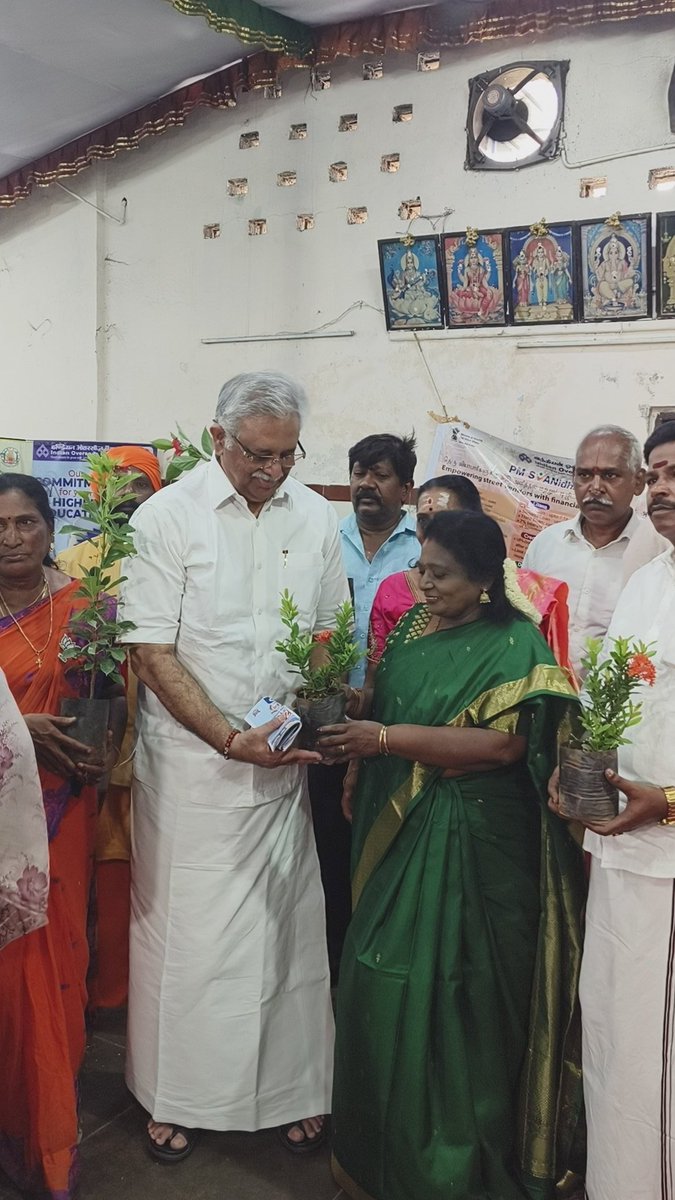 DrTamilisai4BJP's tweet photo. உலக சுற்றுச்சூழல் தினத்தை முன்னிட்டு 
மாண்புமிகு பாரதப் பிரதமர் திரு நரேந்திர மோடி அவர்களின் “ஒரு மரம் தாயின் பெயரில்” என்ற உன்னத முயற்சியை முன்னெடுத்து, சுற்றுச்சூழலை பாதுகாக்கும் உறுதியுடன் மூன்றாவது நாளாக மயிலாப்பூர் மக்களுக்கு நன்றி சொல்லும் விதமாக நடைபெற்ற மத்திய அரசு முகாமில் அனைவருக்கும் மரக்கன்றுகள் வழங்கப்பட்டன.

As Hon'ble @PMOIndia Shri @NarendraModi ji says: "EkPedMaaKeNaam"
As a gesture of gratitude to the voters of Mylapore, saplings were distributed to the public on the third day of the Central Govt  Integrated Service Camp. Along with BJP Thiru. @RaArjunamurthy Avl and AIADMK Area Secy Thiru. kasinathan Avl.

@BJP4India @blsanthosh
@PTI_News @ANI @pibchennai