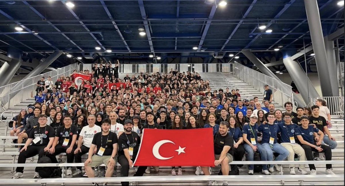 MSCANBAL's tweet photo. “Meslek Lisesi’nin tarihi başarısı🎖️

@MREMTAL Caracal Robotics takımı, Houston’daki FIRST Championship Dünya Şampiyonası’nda büyük bir başarıya imza attı! 

4000 takım arasından finalist seçilerek dünyanın en iyi 6 takımı arasına giren tek devlet ve meslek lisesi oldu. 🇹🇷 https://t.co/QmkS2lqmJ2