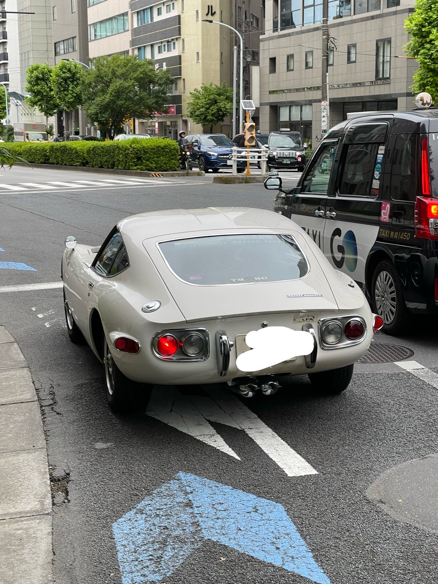 MoverFan's tweet photo. 今日面談だったんだけど走ってる2000GT初めて見た。😊 https://t.co/27Ek1X70de