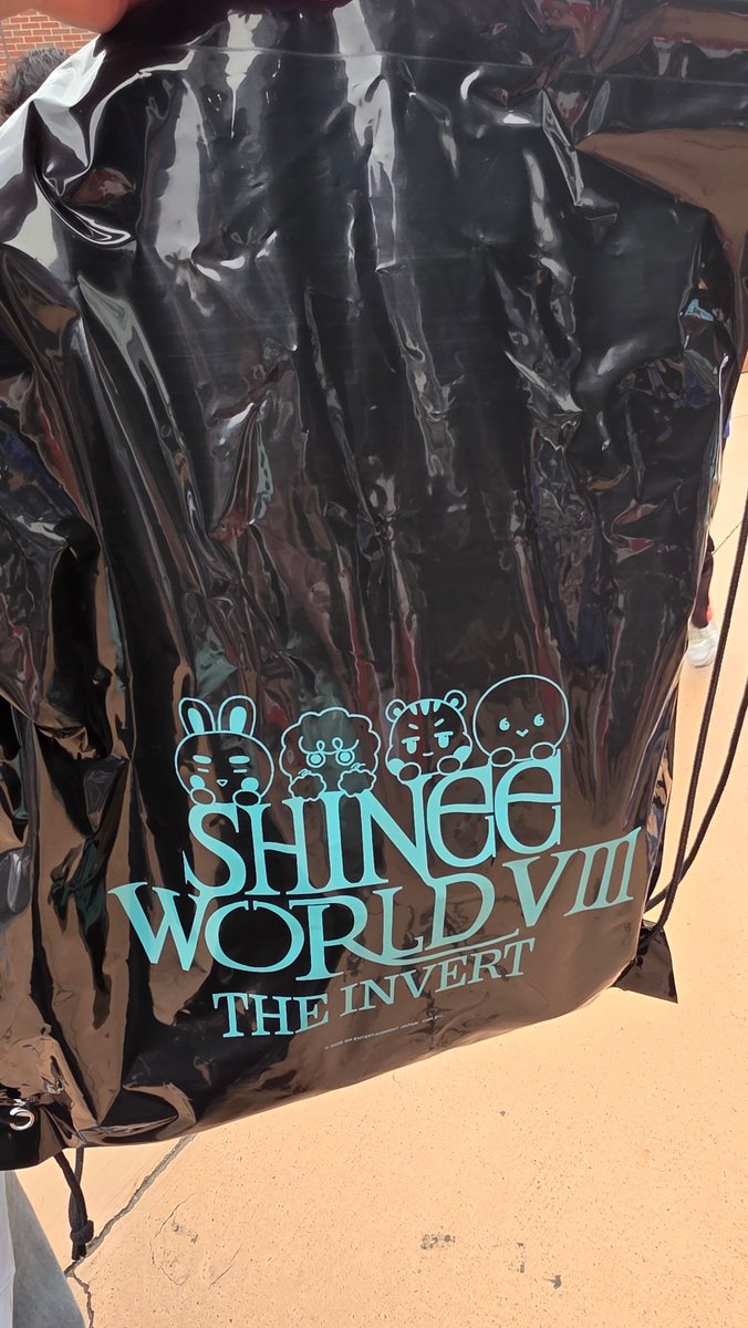 _swtokyodome's tweet photo. アプグレグッズ💎
ビニールバック
ポンチョタオル
ビニールスリッパ
🌂傘掛けキーホルダー

#SHINee #샤이니 
#2026샤이니월드VIII 
#THE_INVERT 
#2026_SHINeeWORLD_VIII_THE_INVERT_JAPAN https://t.co/m4l1McHjeh