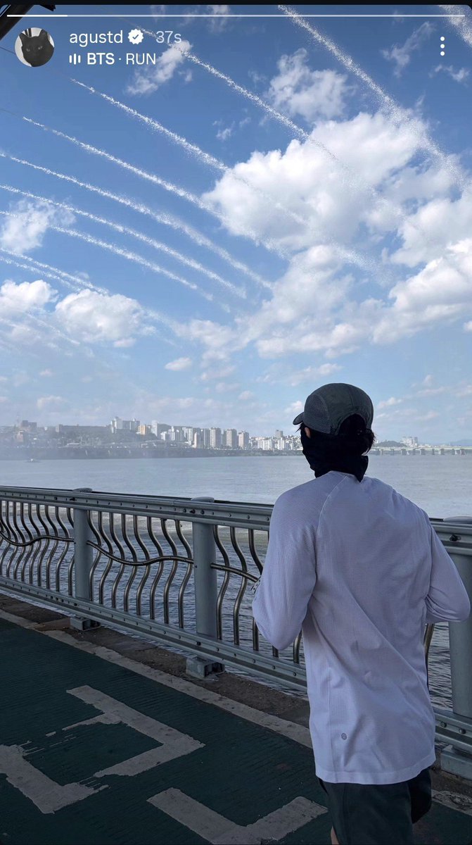 joon_lovebot's tweet photo. yoongi's little stories are so endearing to me because i KNOW he doesnt like using insta and finds it a little awkward  but he was going about his day when the throught crossed his mind that "oh! armys would want to see my day" so he stopped to take the pic SPECIFICALLY for us https://t.co/gNexXoDuLX