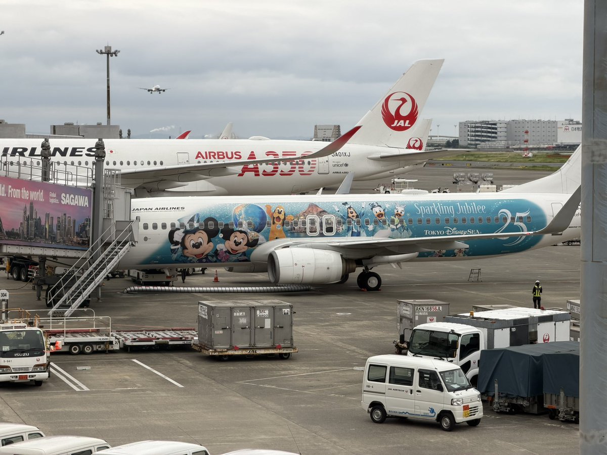 Pro___HT55__GDB's tweet photo. A350-900の1号機とJAL Jubilee Express。
#JAL #A350 #JALJubileeExpress #羽田空港 https://t.co/oDEnFfMGTR