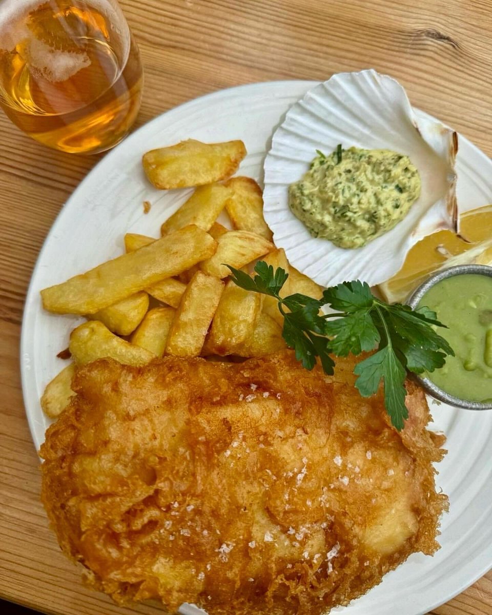 thescallopshell's tweet photo. Fish Friday The Scallop Shell way this National Fish &amp; Chip day! 🐟🍟

Of course, we’re celebrating *every* day, but if you needed an excuse for fish &amp; chips today, this is your sign to book in…✨
 
#nationalfishandchipday #fishandchips #thescallopshell https://t.co/tIwtINQR4d
