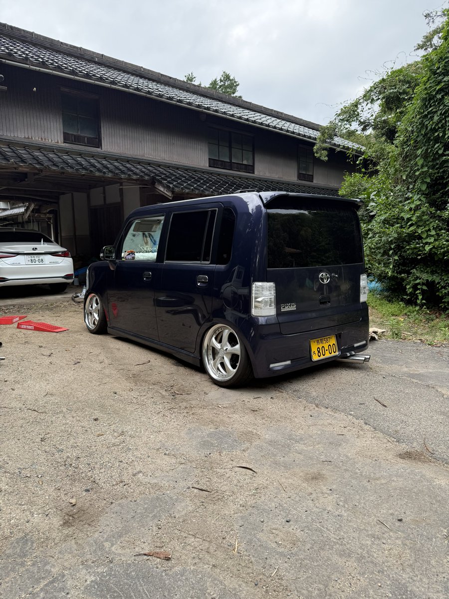 pon___official's tweet photo. 燃タンが少し危ないからガード作って貰うまで快適仕様に
車高2センチあげ
マフラー変えてハチマキも貼ってみた
次どのイベントに出るか分からないけど間違い探しみたいに前の仕様から絶妙に変えていく https://t.co/TOKyWcrTFn