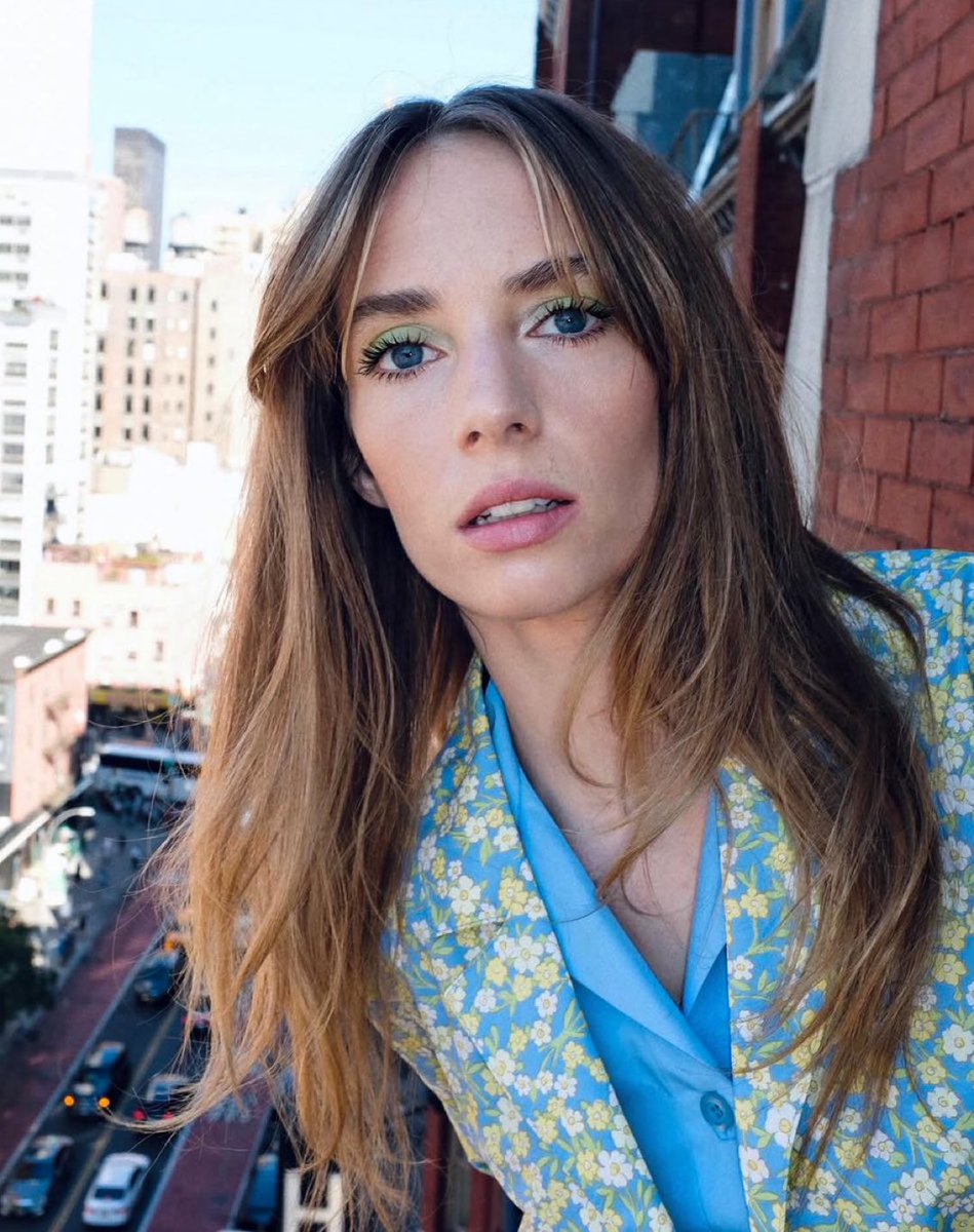TheCinesthetic's tweet photo. Maya Hawke stuns in newly shared picture 📸 https://t.co/EaZqkACdPf