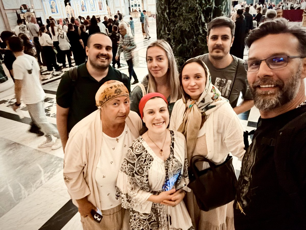djurdjijar's tweet photo. Hvala Gospodu što nam je skoro 12 sati čekanja prekratio upoznavanjem divnih ljudi u redu. Slava Bogu! ❤️🙏🏻 https://t.co/pERWPo6EJm