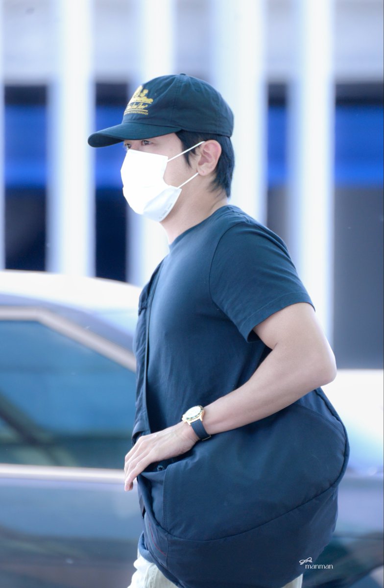 manman_yongyong's tweet photo. 260605 ICN ✈️ BKK

잘 다녀와요 🤙🏻❤️

#JUNGYONGHWA #정용화 #鄭容和
#CNBLUE #씨엔블루 https://t.co/qF942erG7D