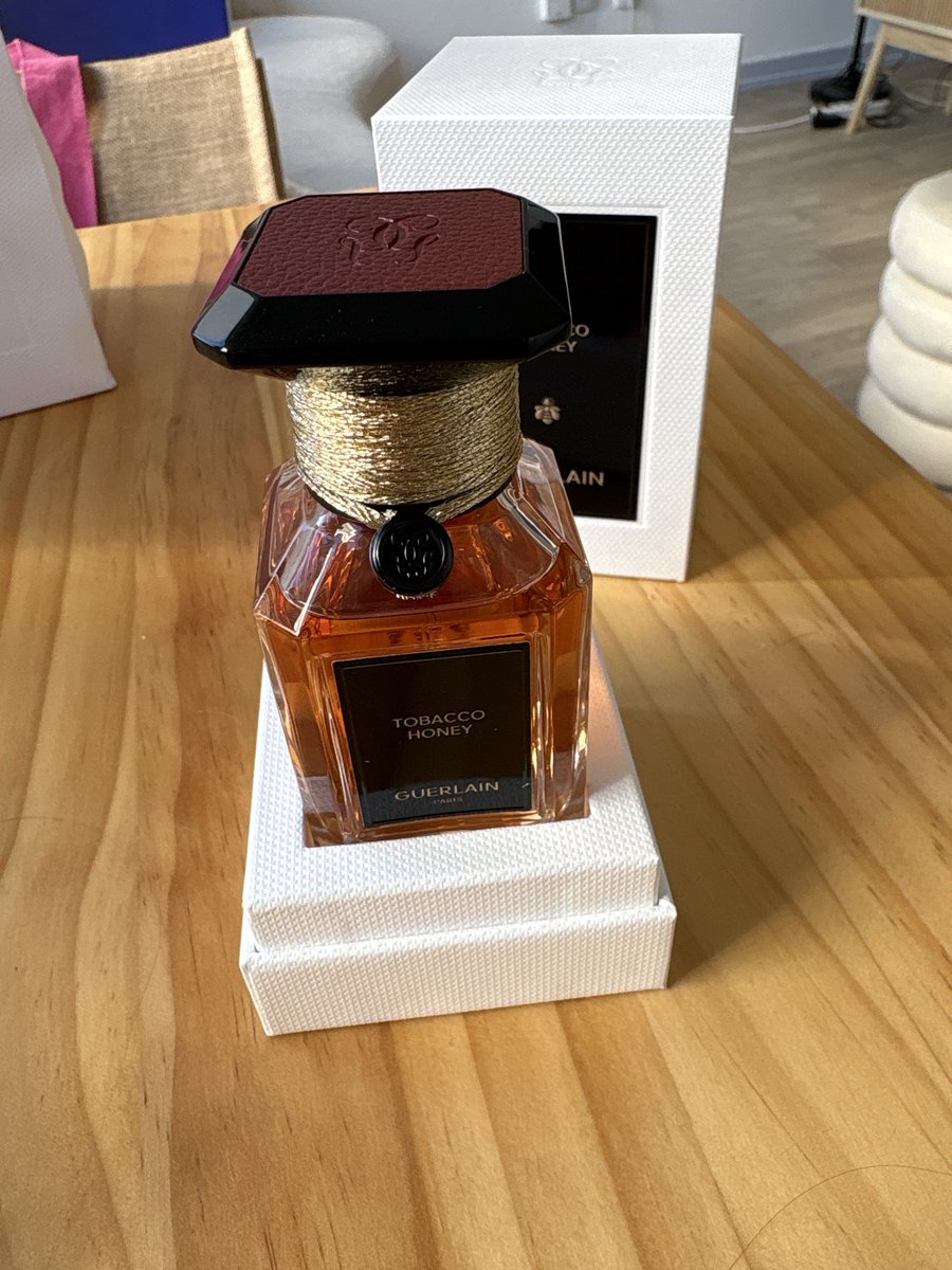 99freecss's tweet photo. @wdezcow perso pr les avoir senti tous celui que j’ai le plus aimé c lui et je changerai pas de parfum avant un bon moment https://t.co/LGxXv0cZoU