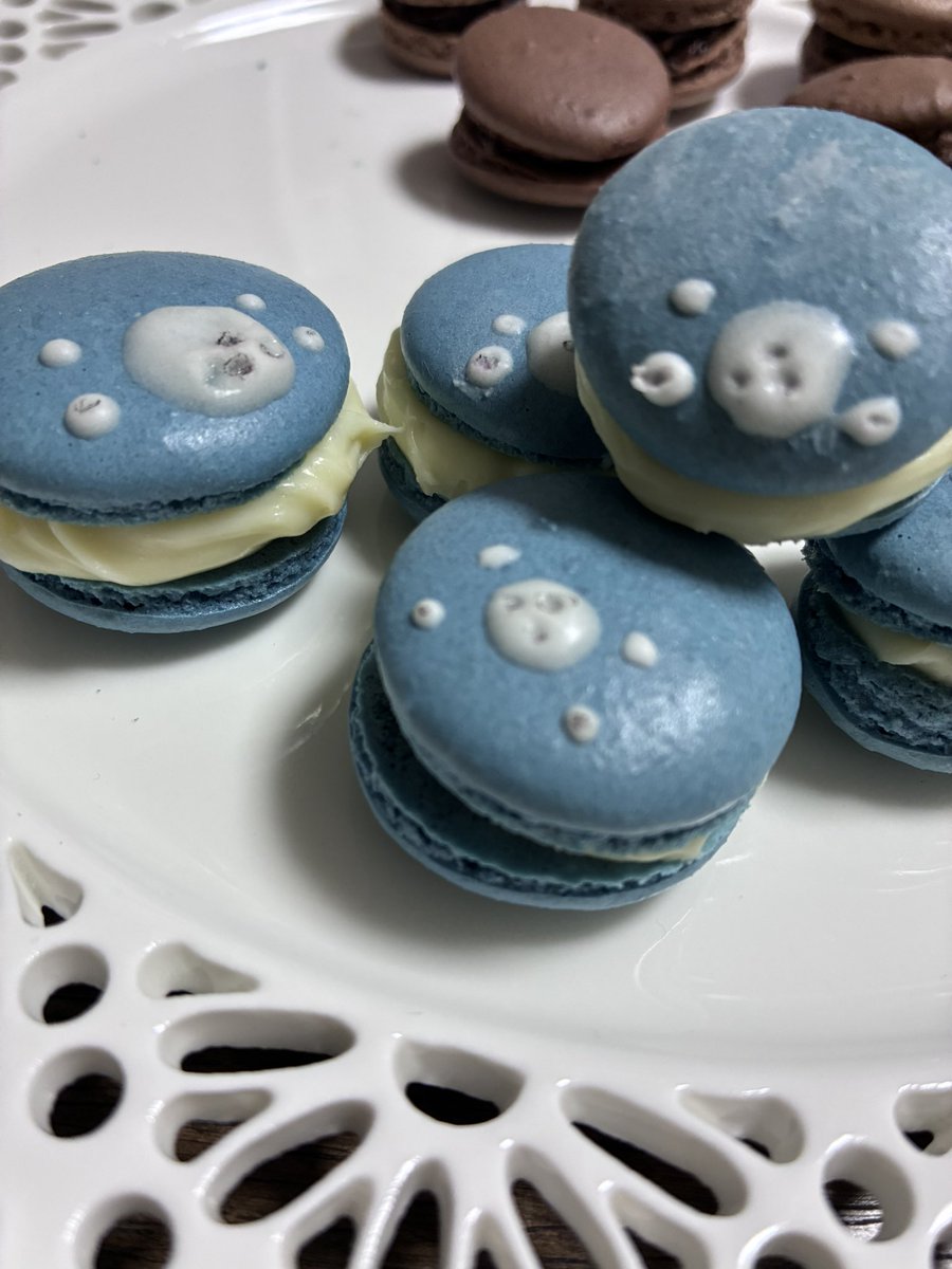 shell__ghost's tweet photo. ずっと前に作ったタチコマカロン…
もうちょっと上手く作りたい………😭
マカロン作れてもアイシングが上手くいってないと意味がないんです… https://t.co/3nFkSNwYFP