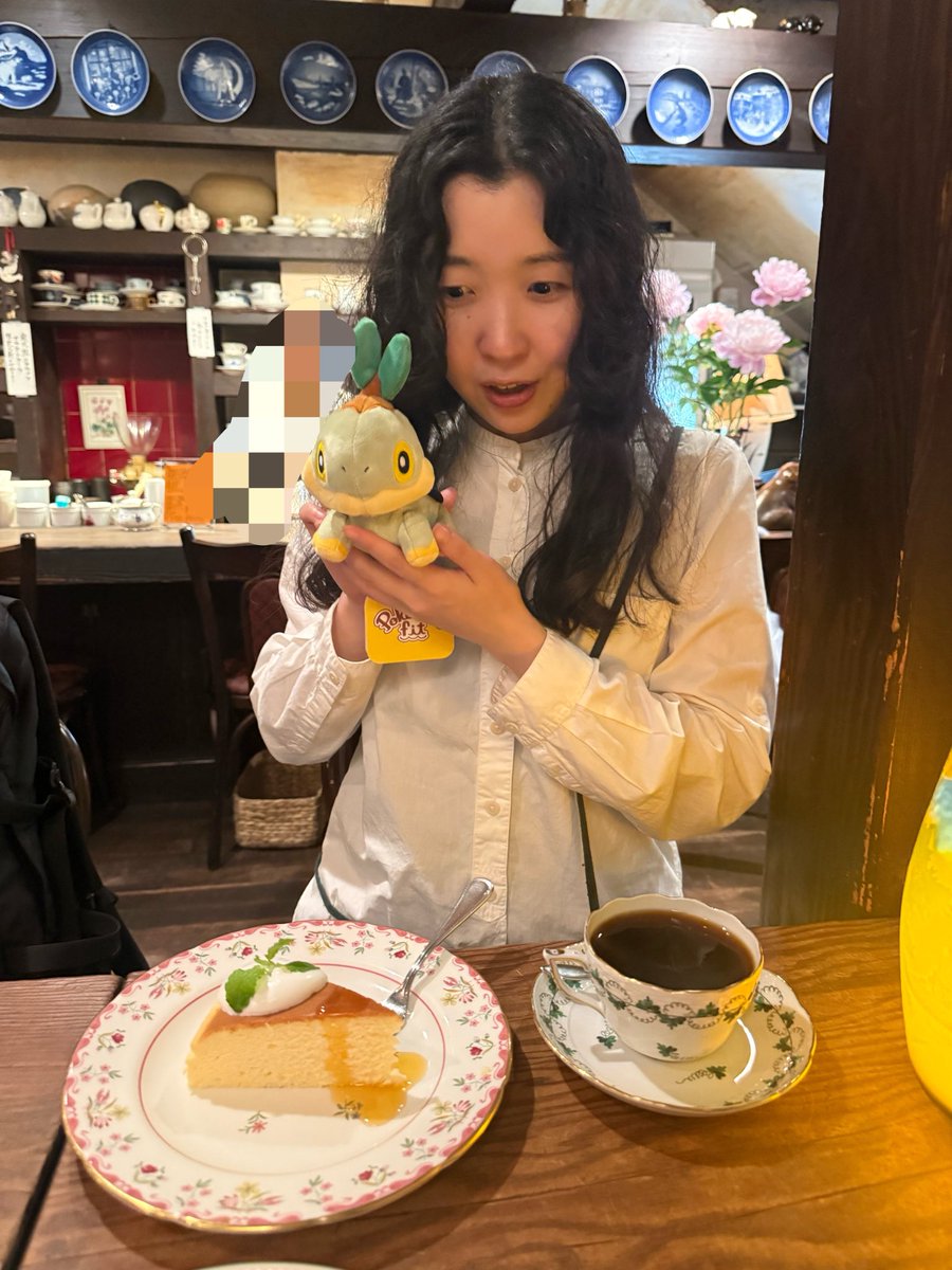 kiyopo1010's tweet photo. 本日は下北GRIPありがとうございました！！ラジオ聴いてますって言ってくれた方いて嬉し✌︎あーちゃんと喫茶店行った時ナエトルみせてあげたら居ない時も椅子で待ってる様子を撮ってたみたい…だっこしてもらってよかったね（母の気持ち）明日はライブ3本あるしどれもおすすめです😭ぜひチェックを♡ https://t.co/vflvQjudkE