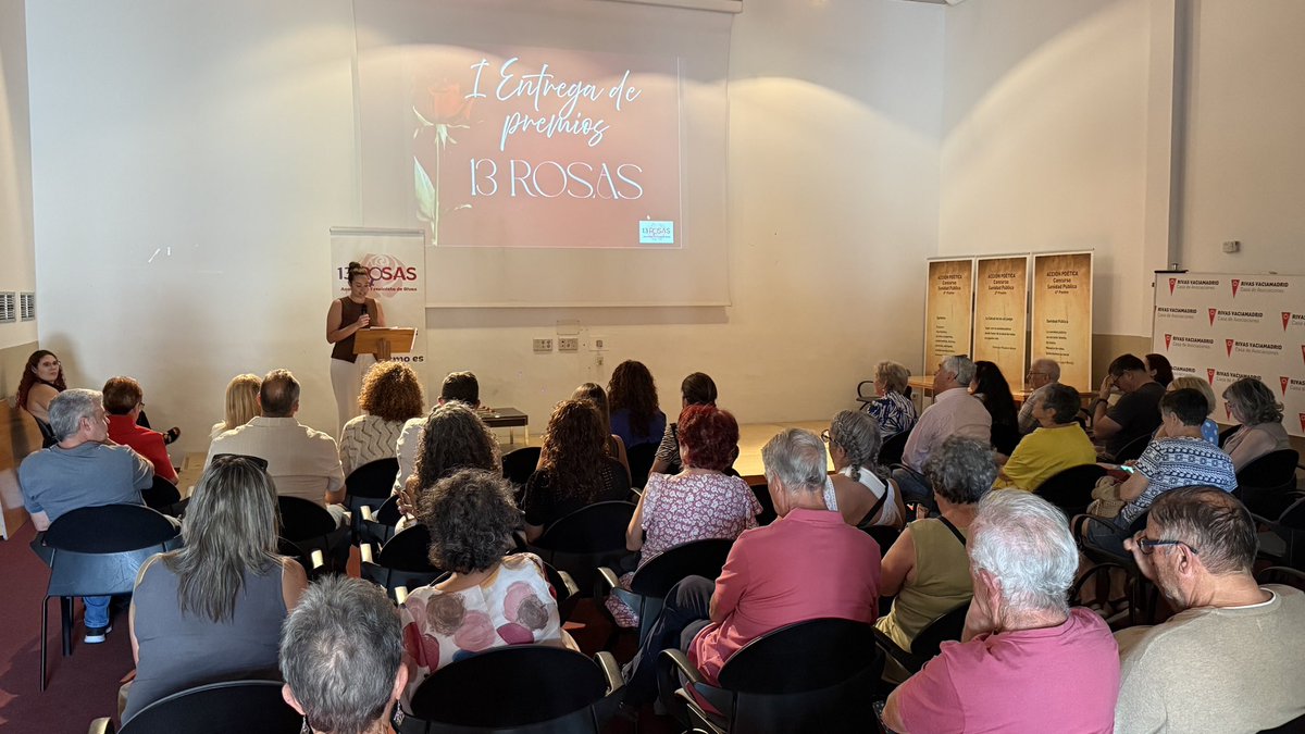 Jorgepl_99's tweet photo. Ayer la @Fem13rosasRivas premió y homenajeó a Julia Conesa, una de las 13 rosas y compañera de las Juventudes Socialistas Unificadas.

Fue un privilegio escuchar a Constanza, su sobrina nieta, que nos leía su última carta: “Que mi nombre no se borre de la historia”

#Memoria 🌹💜 https://t.co/8b5TnBt0sV