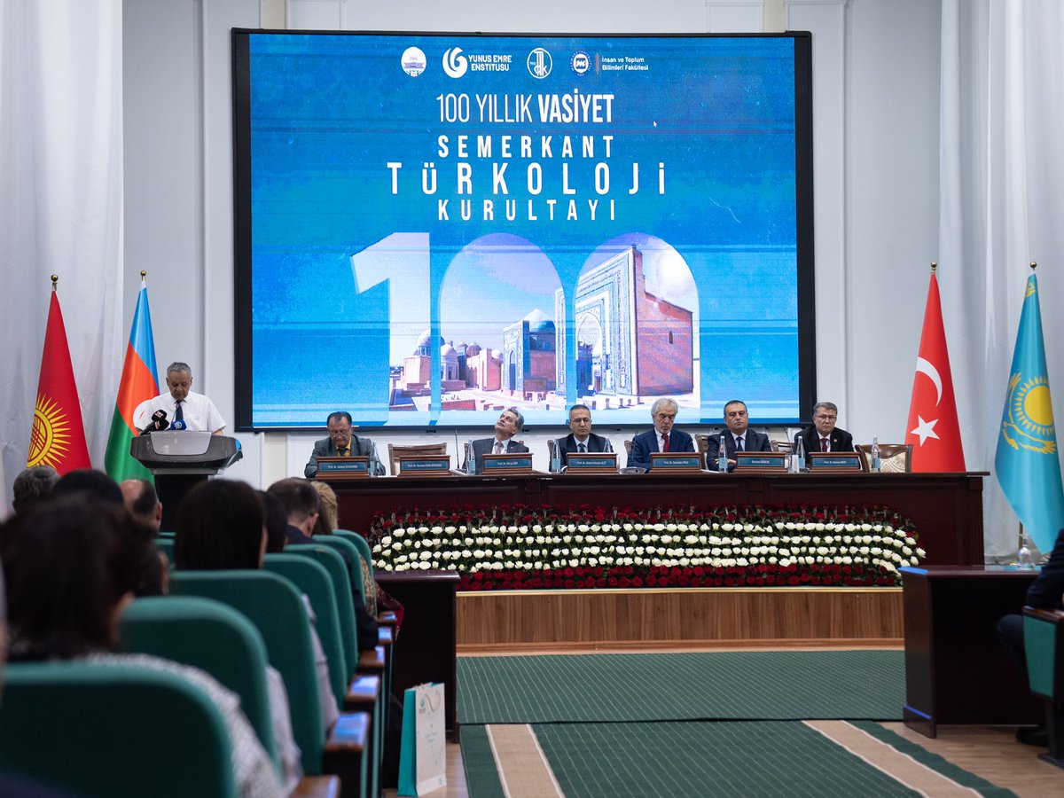 yeeorgtr's tweet photo. “100 Yıllık Vasiyet: Semerkant Türkoloji Kurultayı”, Türk dünyasının dört bir yanından gelen bilim insanlarını ortak dil, kültür ve gelecek vizyonu etrafında buluşturdu. 🌍📚

Yunus Emre Enstitüsü olarak geçmişten geleceğe uzanan bu anlamlı buluşmaya tanıklık etmekten gurur duyuyoruz.

#Türkoloji #TürkDünyası #YunusEmreEnstitüsü