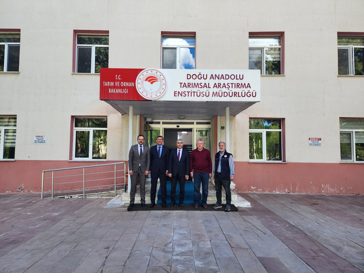 DATAEM25's tweet photo. Ardahan İl Tarım ve Orman Müdürü Harun AKILLI ve beraberindeki Koordinasyon ve Tarımsal Veriler Şube Müdürü Akın SARAÇOĞLU ile Bitkisel Üretim ve Bitki Sağlığı Şube Müdürü Ali ERTÜRK Enstitü Müdürlüğümüzü ziyaret etti. https://t.co/S5NmlNHzl3