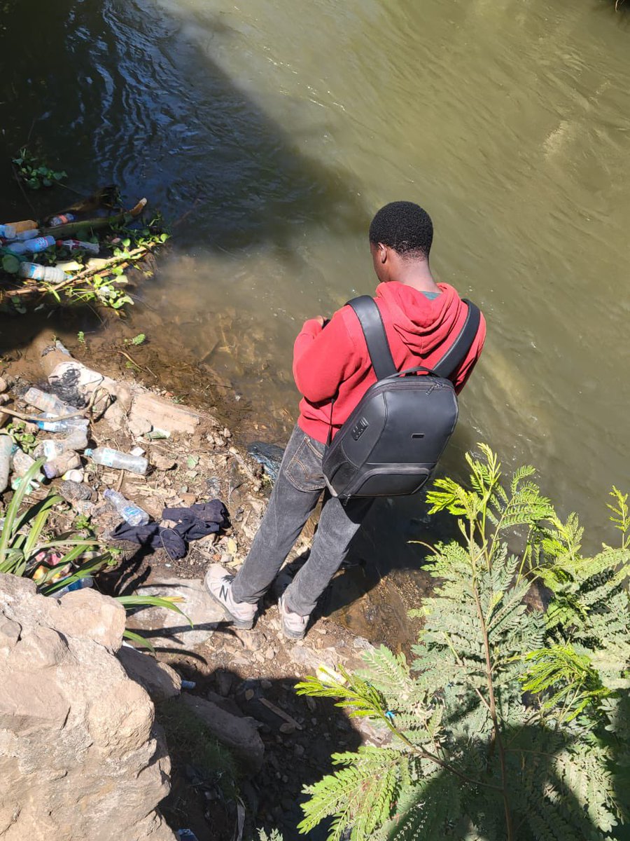 GadKasongo08's tweet photo. Nous pouvons ensemble définir un nouvel avenir, un avenir plus vert🌏 💚🌱 #JournéeMondialeDeLEnvironnement
#ChaqueGesteCompte 🌿💚 https://t.co/gjsQUBX4Qc