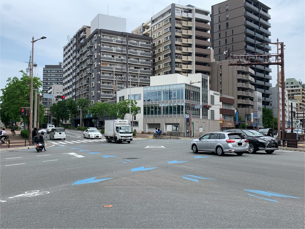 Signal7121's tweet photo. 福岡県福岡市城南区にある中村大学前交差点
車両用灯器は全方向とも両面設置でされています https://t.co/NpJ5jkWIMl